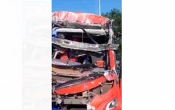 Kronologi Bus DPRD Surabaya Kecelakaan di Tol Pasuruan, Tabrak Truk Misterius <
