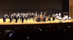 Kolaborasi Musik Sunda dan Melbourne Orchestra Pukau Penonton di Ciumbuleuit Bandung<