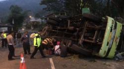 Kecelakaan di Nagreg Bandung Hari Ini, Truk Terguling Arus Lalin Dialihkan<
