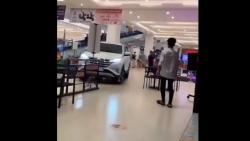 Viral Honorer Bawaslu Payakumbuh Terobos Transmart Padang Pakai Mobil, Diduga Stres