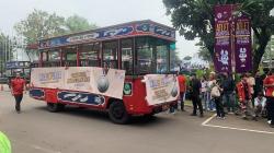Suasana Arak-arakan Kontingen Indonesia Pagi Ini, Marselino Ferdinan Cs Naik Bus Transjakarta