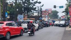 Longweekend, Volume Kendaraan di Kawasan Wisata Lembang KBB Naik<