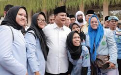 Presiden Dunia Melayu Dunia Islam: Prabowo Banyak Bantu Orang Miskin