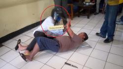 Kasus Ponakan Bunuh Paman di Cibadak Sukabumi Direkonstruksi, Tersangka Peragakan 27 Adegan<