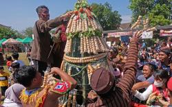Tradisi Merti Desa Grebeg Tahu di Magelang