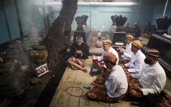 Abdi Dalem Keraton Kasunanan Surakarta Doa Bersama di Makam Ki Gede Sala