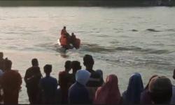 Lompat dari Perahu Penyeberangan, Warga Lamongan Hilang Terseret Arus Bengawan Solo