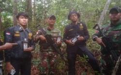 Satgas Pamtas Temukan 24 Botol Miras di Jalur Tikus RI-Malaysia Diduga Barang Selundupan