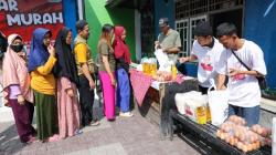 Harga Sembako Mahal, Warga Bojongloa Kaler Bandung Serbu Pasar Murah