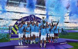 Momen Manchester City Angkat Trofi Liga Inggris 2022/2023