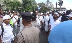 Geruduk PN Gianyar, Ratusan Warga Kawal Mediasi Sengketa Tanah Adat