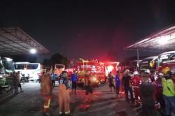 Bakar Sampah Jadi Penyebab Kebakaran di Garasi Bus Maju Lancar 