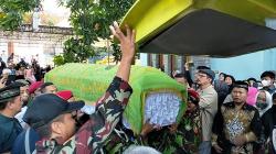 Jenazah Adik Dimakamkan, Amien Rais Kenang saat Masa Muda<