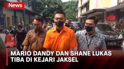 Mario Dandy dan Shane Lukas Tiba di Kejari Jaksel Sambil Tutupi Wajahnya