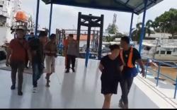 Detik-detik Penangkapan Pasutri Pengedar Sabu di Atas Perahu Sungai Musi
