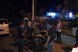  Cegah Kejahatan Jalanan, Polres Kulonprogo Patroli Malam ke Tongkrongan Anak Muda