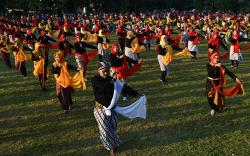 1.000 Guru PAUD hingga SMP Ikuti Tari Massal di Alun-Alun Magetan