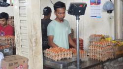 Emak-Emak Bandung Keluhkan Harga Telur Ayam Mahal Rp32.000 per Kg<