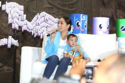 Nagita Slavina Gendong Cipung  jadi Duta Cessa, Dukung Anak Indonesia Sehat Ceria
