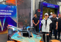 Saksikan Balap Simulator Secara Langsung, Agnez Mo: Excited Banget