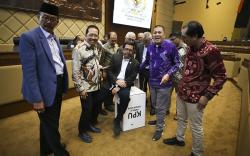 KPU Pamer Kekuatan Kotak Suara Pemilu 2024, Anggota DPR Coba Duduki