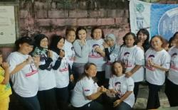 Ibu-Ibu Antusias Bertemu Bacaleg Perindo Diska Resha yang Didampingi Sarah Gibson