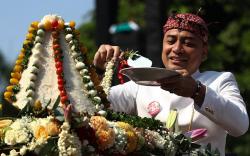 Hari Jadi ke-730 Kota Surabaya, Wali Kota Eri Cahyadi Potong Tumpeng