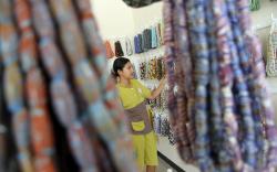 Kerajinan Manik-Manik Dipasarkan Online ke Luar Negeri