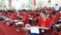  Ratusan Umat Buddha Gelar Doa Perdamaian untuk Indonesia dan Dunia di Borobudur