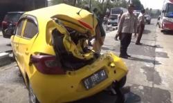 Kronologi Kecelakaan Honda Brio Ditabrak Dump Truck di Jombang, 2 Luka-Luka