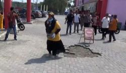 Direktur Perusahaan di Solo Ini Bongkar Paving Pasar gegara Biaya Pembangunan Belum Dibayar<