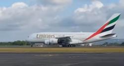 Pesawat Terbesar di Dunia A380 Mendarat di Bali, Sandiaga Uno Terharu!