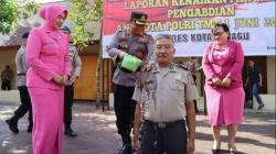 Puluhan Tahun Mengabdi Tanpa Cacat, Perwira Polisi Ini Dapat Kenaikan Pangkat<