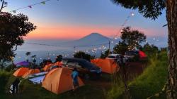 10 Tempat Camping Terbaik di Semarang, Ada Hamparan Kebun Teh hingga Pemandian Air Panas<