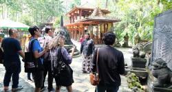 Mengintip Istana Mataram Kuno di Tengah Hutan Borobudur, Banyak Koleksi Benda Purbakala