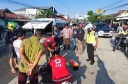 Kecelakaan di Kulonprogo, Pemotor Tewas Tabrak Bus Berhenti di Traffic Light<