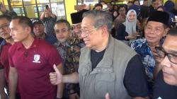 SBY Nikmati Kuliner Sate Kambing Muda Khas Tegal saat Ramah Tamah dengan Bacaleg DPR<