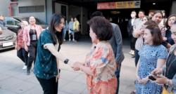 Dikunjungi Angela Tanoesoedibjo, Bu Rudy Cerita Perjuangan Merintis Usaha Oleh-Oleh