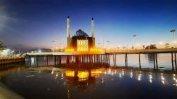 Masjid Apung Makassar Amirul Mukminin Ada di Mana? Berikut Informasinya 