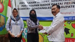 Lantik Pengurus DPRt di Gondanglegi, Ini Pesan Ketua DPD Partai Perindo Malang