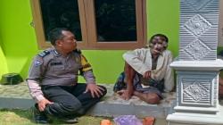 Heroik, Bhabinkamtibmas di Pekalongan Evakuasi Orang Stres Tidur di Pohon Kelapa