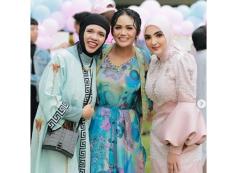 Kompak 3 Ibu Aurel Hermansyah Foto Bareng di Perayaan Gender Reveal, Siapa Saja? 