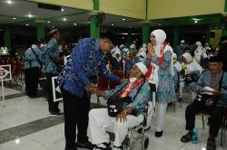 360 Jemaah Calon Haji Asal Sleman Diberangkatkan ke Tanah Suci Makkah