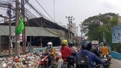 Warga Cipondoh Resah, Sampah Menumpuk dan Bikin Macet di Pinggir Jalan Ahmad Dahlan