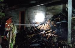 Korsleting Listrik, Gudang Kayu di Kulonprogo Terbakar