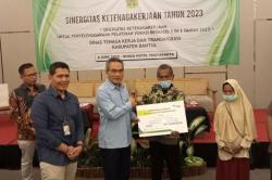 Kecelakaan Kerja, 3 Pekerja Padat Karya Bantul Dapat Santunan BPJS Ketenagakerjaan