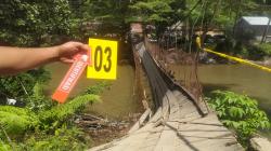 Jembatan Aek Sijorni Tapsel Rusak Nyaris Putus, Warga Diminta Tak Nekat Melintas<