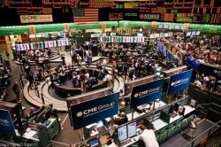 Harga Emas, Dolar, hingga Wall Street Kompak Turun Imbas Defisit Perdagangan AS  