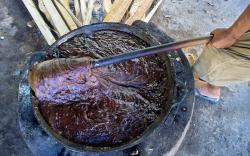 Memmbuat Dodol Kandangan Khas Geopark Meratus