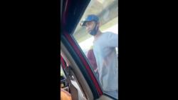 Kesal Tak Dikasih Uang, Pak Ogah di Makassar Maki Pengendara Mobil